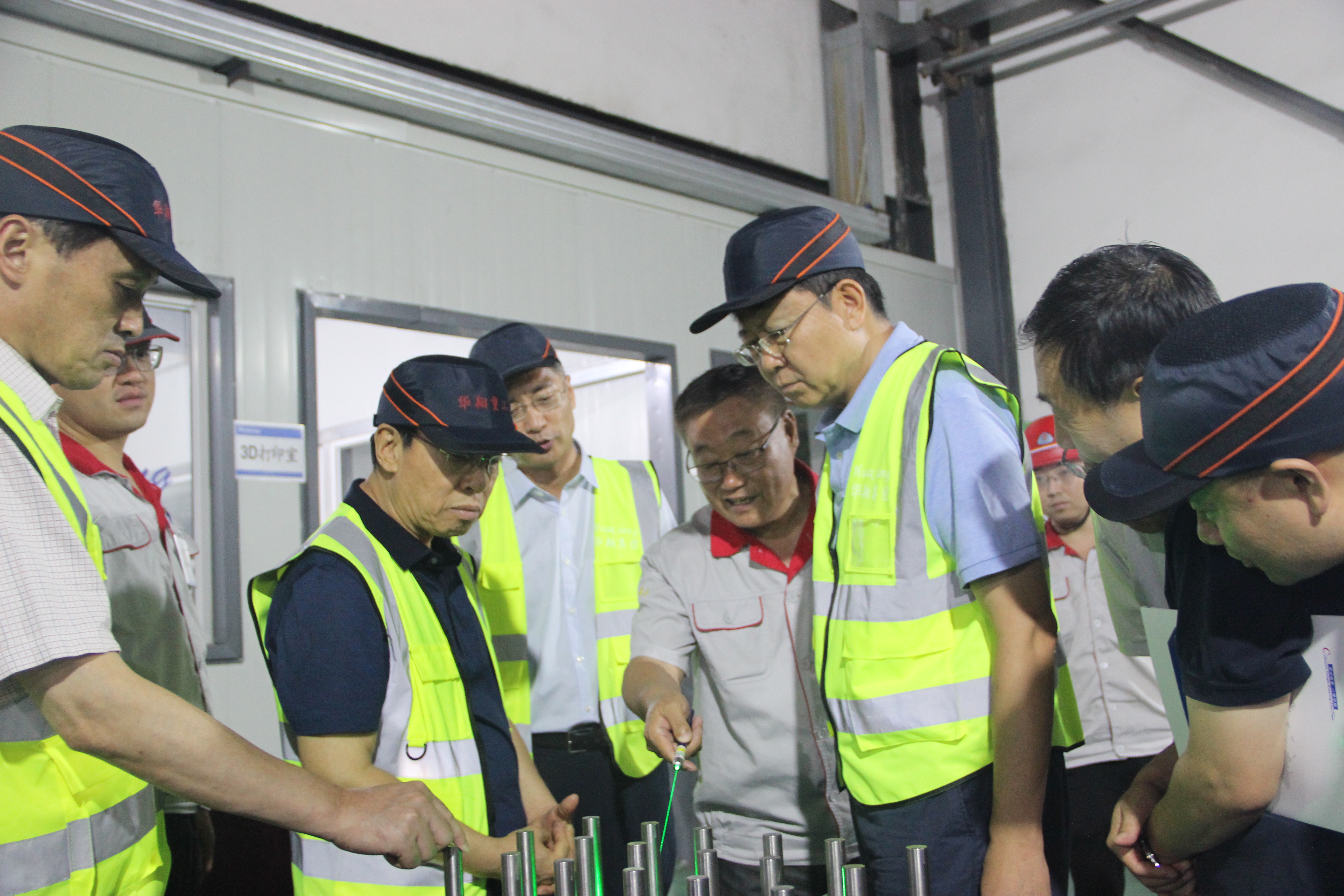 山西省人民政府原副省長、中國生產(chǎn)力學(xué)會(huì)會(huì)長、山西省資源型經(jīng)濟(jì)轉(zhuǎn)型促進(jìn)會(huì)總顧問牛仁亮一行蒞臨我司調(diào)研
