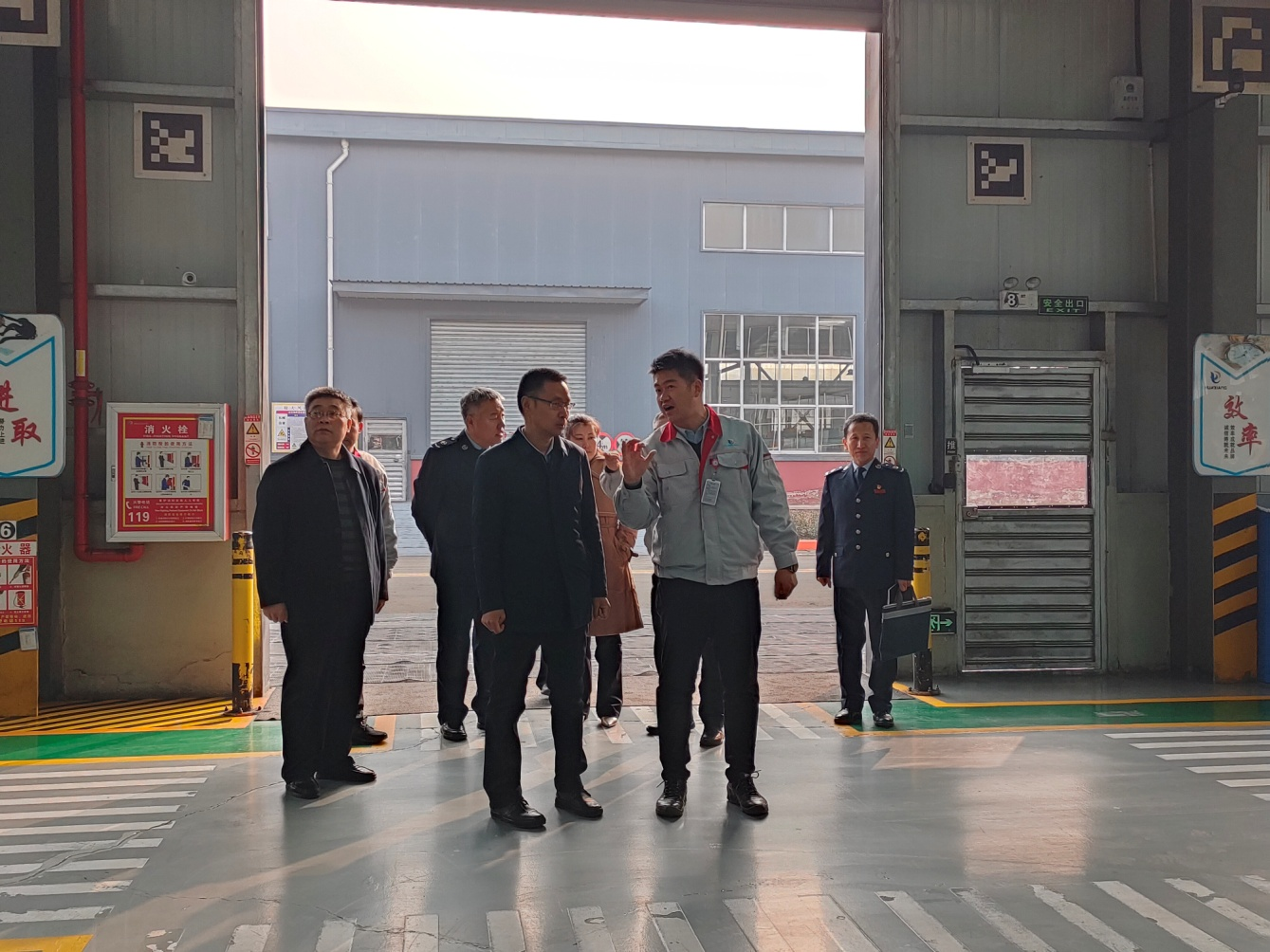 臨汾市稅務(wù)局黨委書記、局長張鎖林一行蒞臨我司調(diào)研服務(wù)