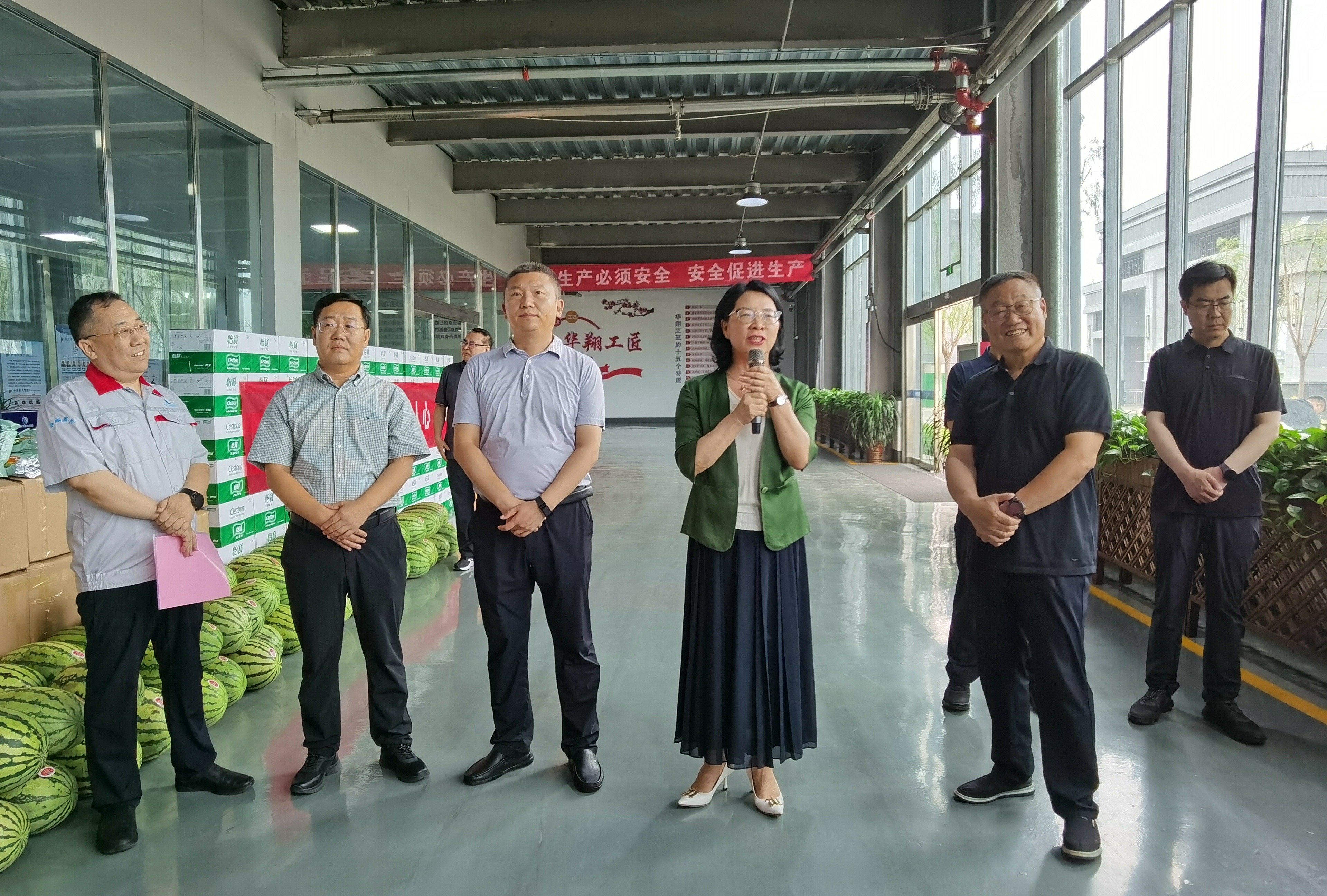 清涼慰問暖人心、凝心聚力鼓干勁